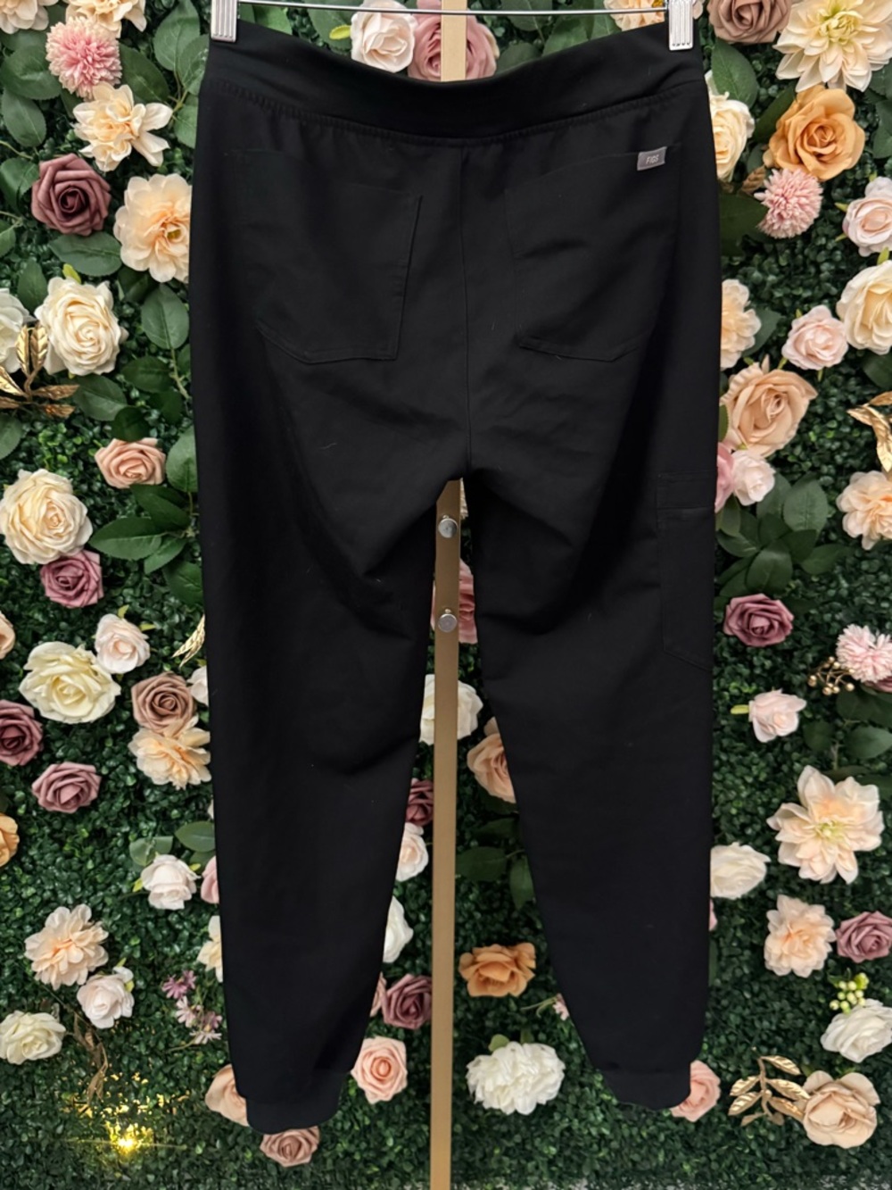 Figs Zamora Jogger Scrub Pants in Black - Picture 4 of 6